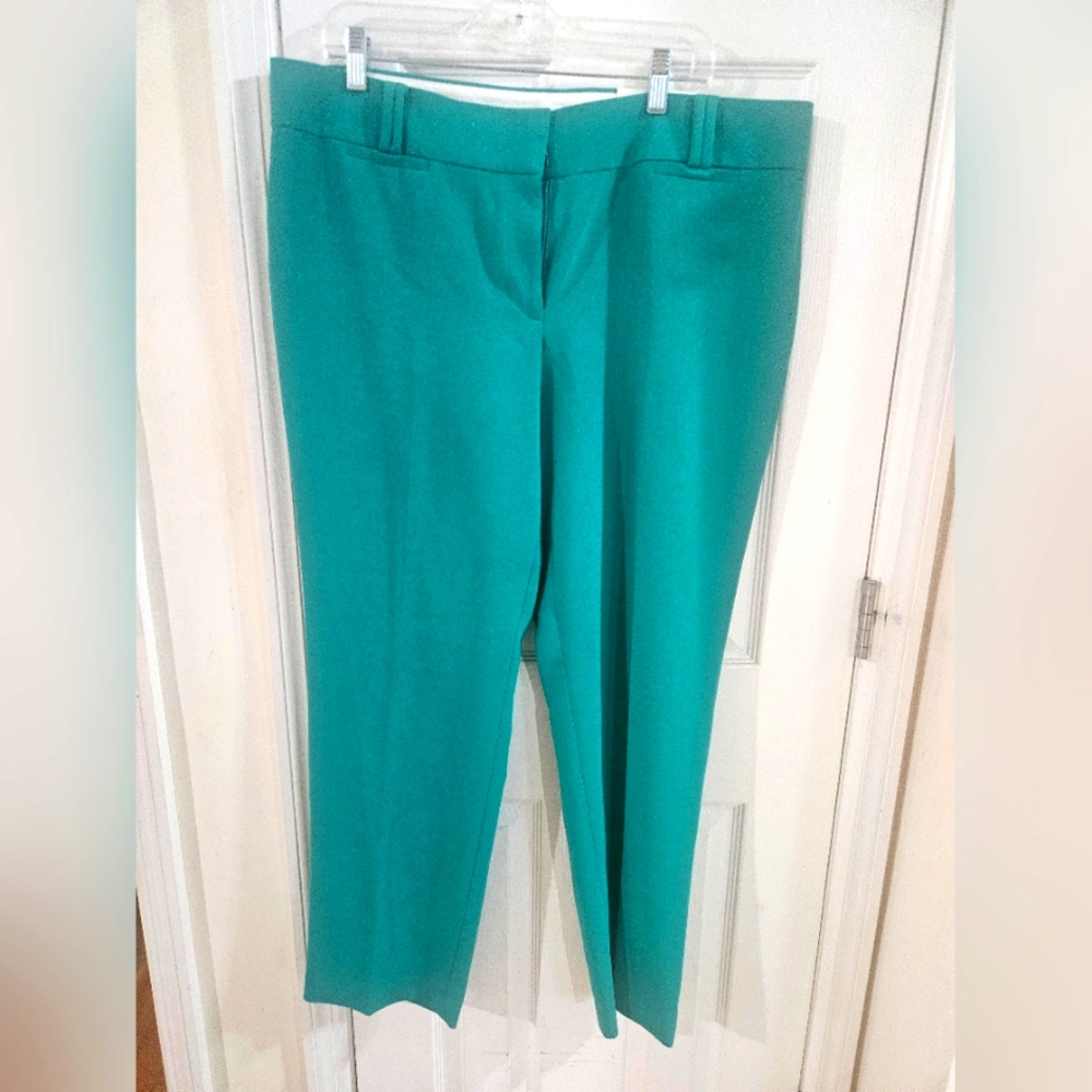 NWT Emerald Green Straight Leg Pants with Tailored Silhouette